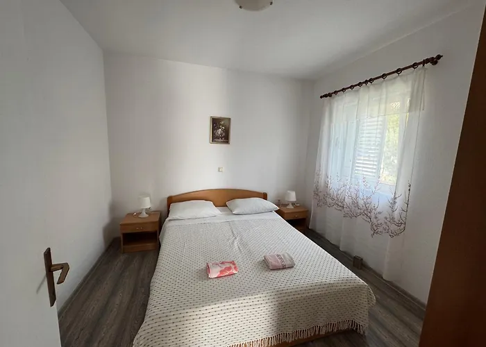 M&i, Free Private Parking