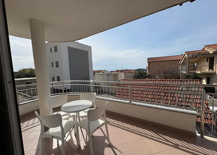 M&i, Free Private Parking Makarska