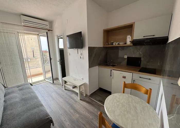 M&i, Free Private Parking Daire