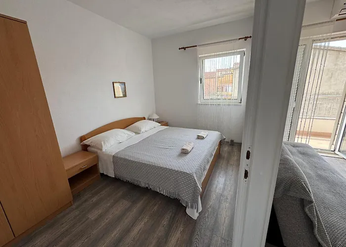 M&i, Free Private Parking